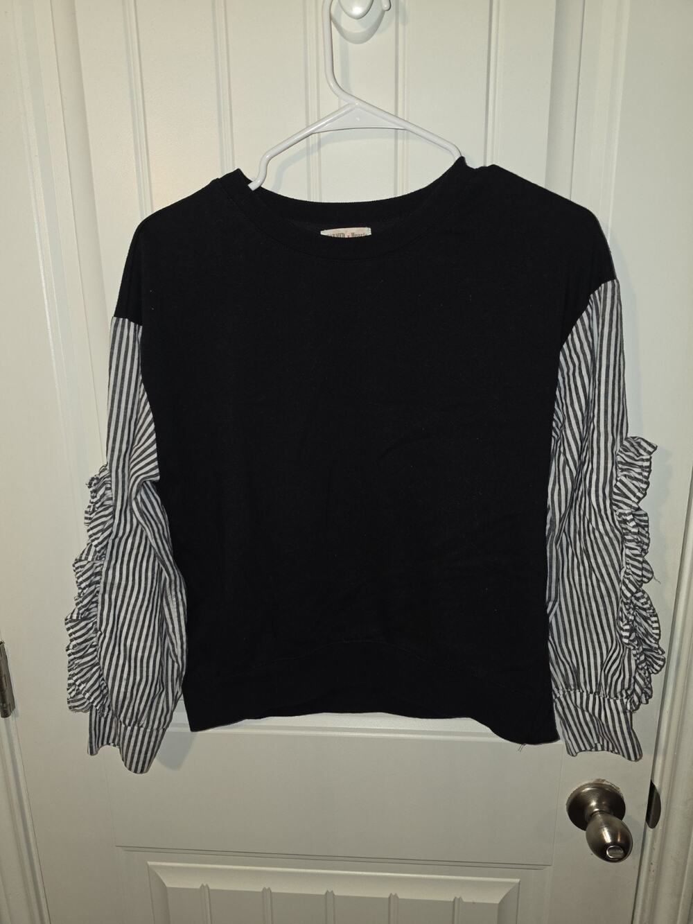Charming Hearts Womens Black Striped Ruffle Sleeve Mixed Media Sweatshirt Med?